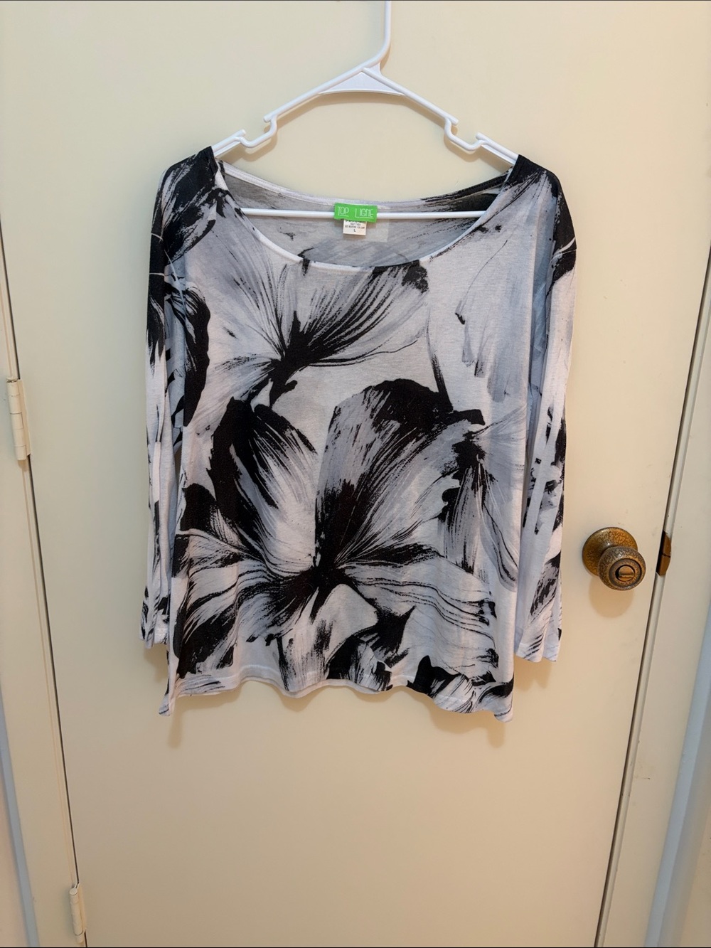 Top Ligne Black & White Floral Brushstroke Long Sleeve Top